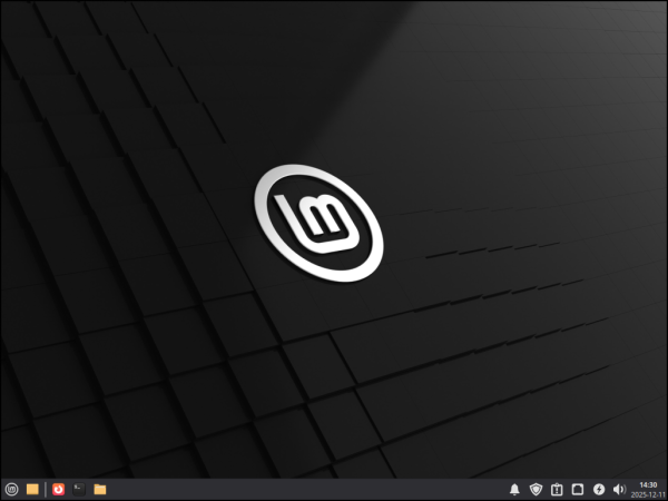 Image of a Linux Mint Xfce desktop in it's basic layout